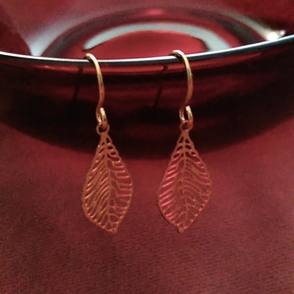 Handmade Delicate Lightweight Mini Leaf Filigree Earrings Laser Cut Gold New - Picture 5 of 11